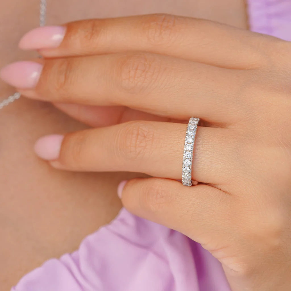 טבעת משובצת - Eternity